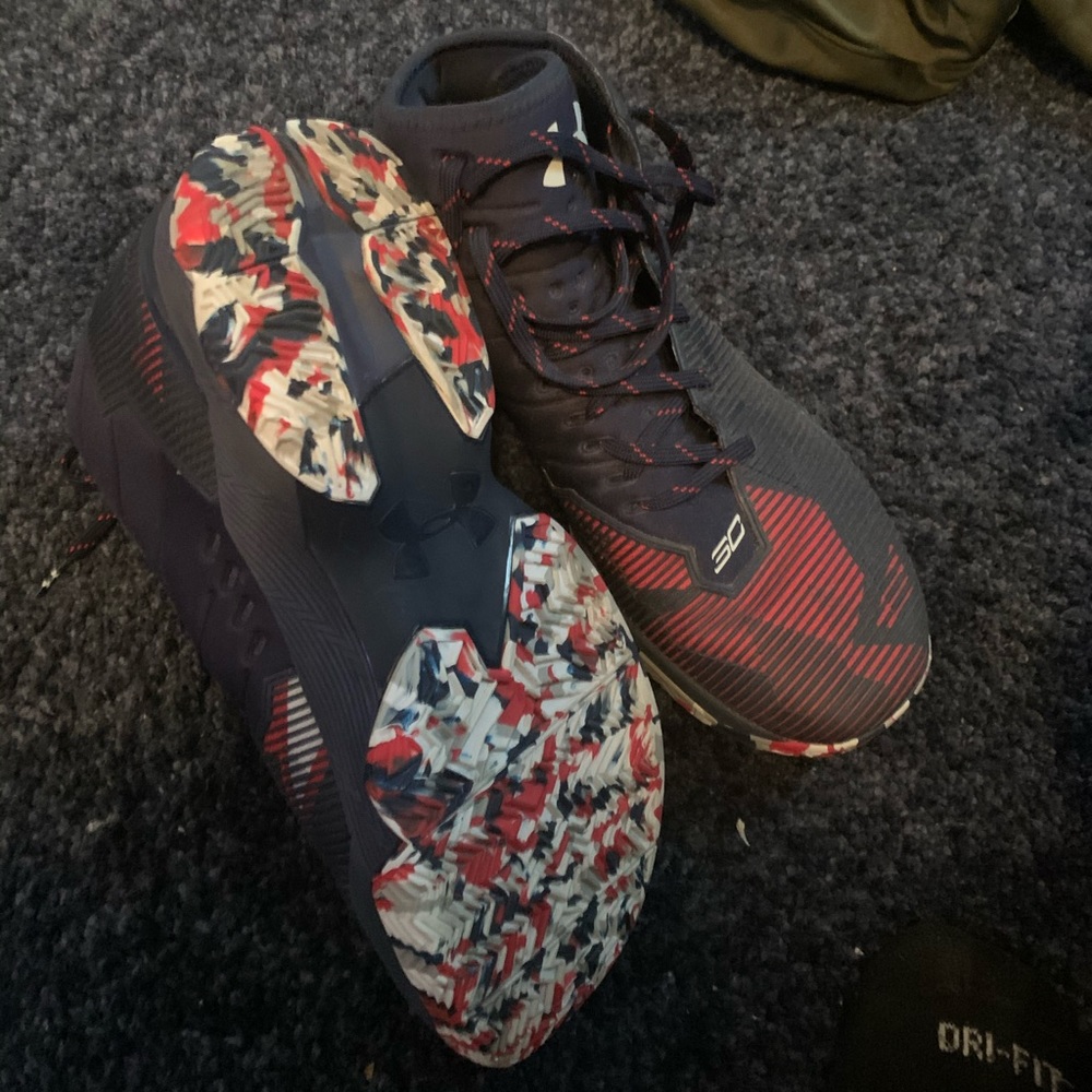 Under Armor Curry’s USA themed - Picture 3 of 3